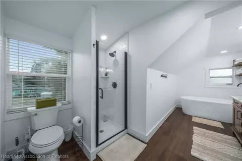 Bath - 129 S Pine St, Sebring, FL 33870 photo 2 of 6
