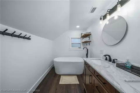 Bath - 129 S Pine St, Sebring, FL 33870 photo 3 of 6