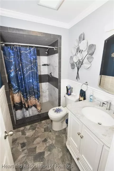Bath - 3807 Edgewater Dr, Sebring, FL 33872 photo 3 of 4