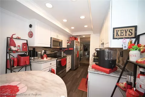 Kitchen - 3807 Edgewater Dr, Sebring, FL 33872 photo 3 of 3