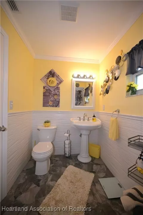 Bath - 3807 Edgewater Dr, Sebring, FL 33872 photo 1 of 4