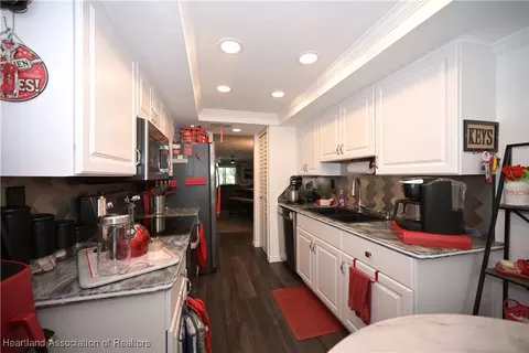 Kitchen - 3807 Edgewater Dr, Sebring, FL 33872 photo 2 of 3