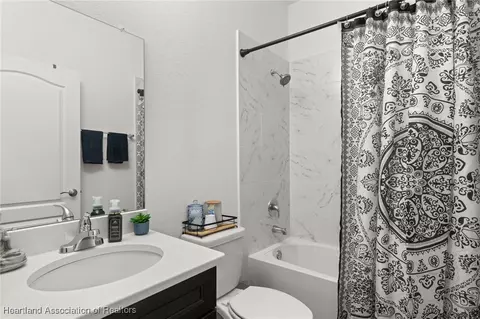 Bath - 4562 Mignon Dr, Sebring, FL 33872 photo 4 of 4