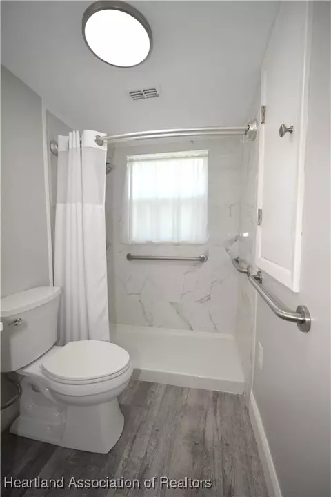 Bath - 2113 Lakeview Drive 4a, Sebring, FL 33870 photo 1 of 2
