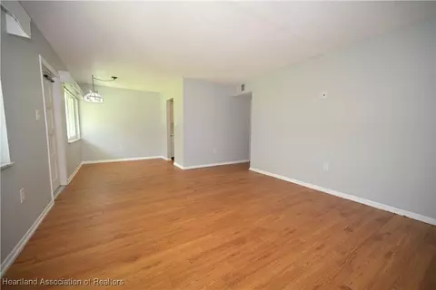 Living - 2113 Lakeview Drive 4a, Sebring, FL 33870 photo 3 of 5