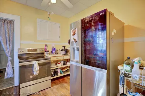 Kitchen - 25 C St, Frostproof, FL 33843 photo 3 of 3