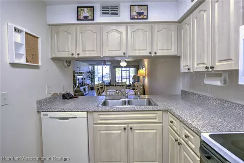 Kitchen - 3907 Edgewater Dr, Sebring, FL 33872 photo 4 of 4