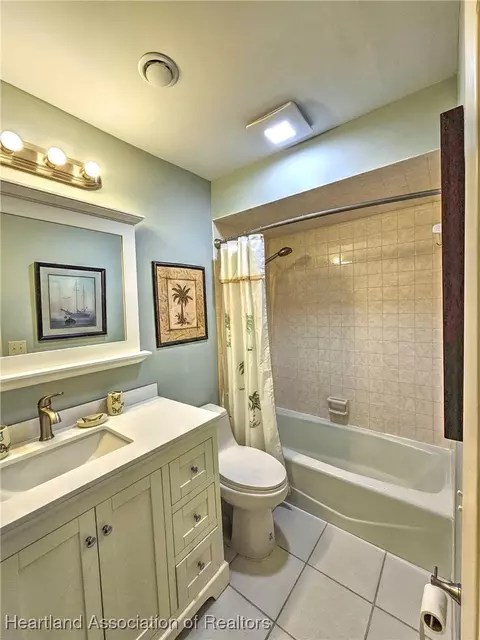 Bath - 3907 Edgewater Dr, Sebring, FL 33872 photo 3 of 6