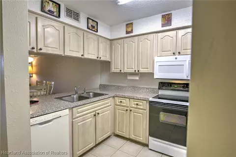 Kitchen - 3907 Edgewater Dr, Sebring, FL 33872 photo 1 of 4