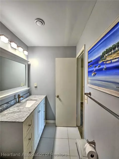 Bath - 3907 Edgewater Dr, Sebring, FL 33872 photo 6 of 6