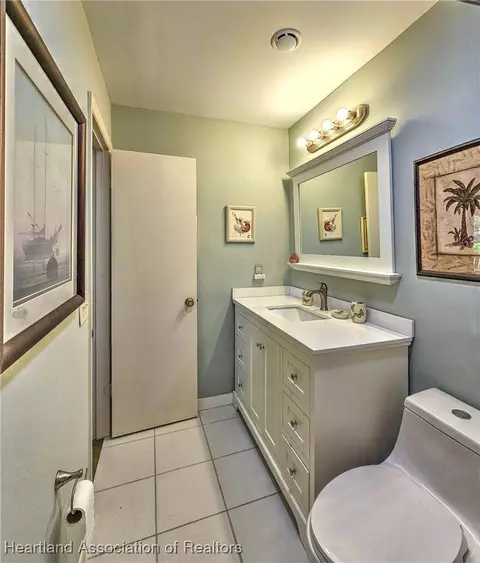 Bath - 3907 Edgewater Dr, Sebring, FL 33872 photo 4 of 6