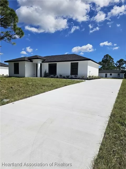 748 Kingfisher Ave NW, Lake Placid, FL 33852