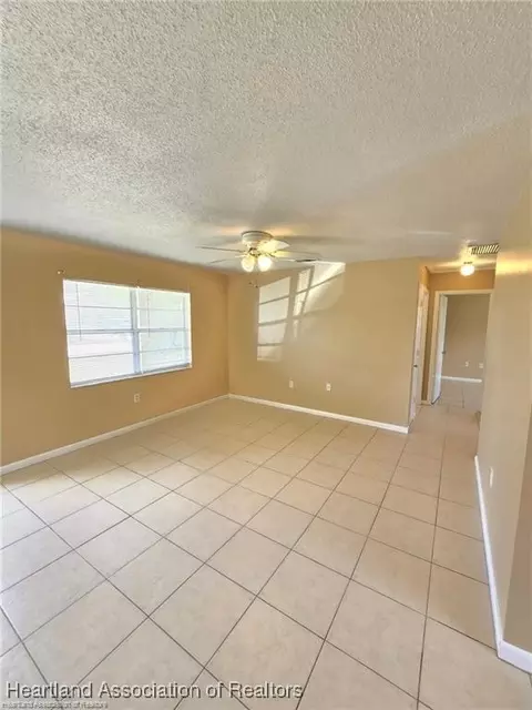 Living - 1012 Triumph Dr, Sebring, FL 33872 photo 4 of 5