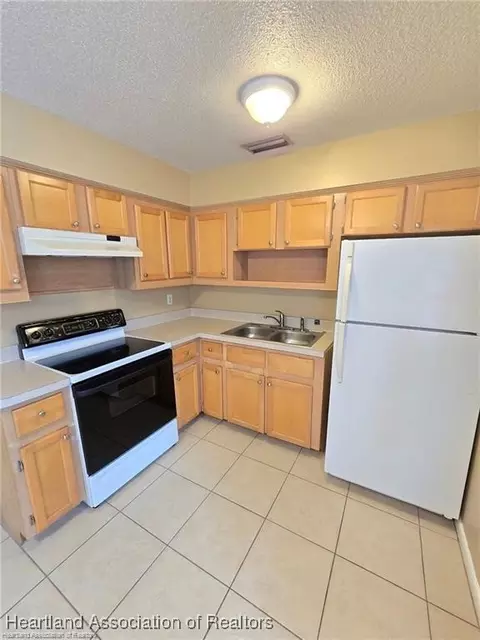 Kitchen - 1012 Triumph Dr, Sebring, FL 33872 photo 2 of 3