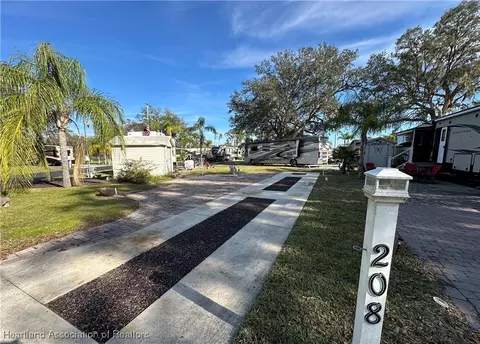 2954 Par Dr, Bowling Green, FL 33834