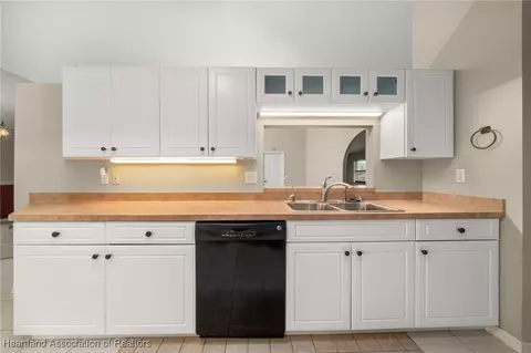 Kitchen - 3806 Duffer Rd, Sebring, FL 33872 photo 4 of 5