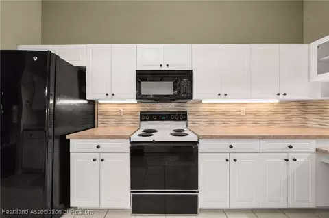 Kitchen - 3806 Duffer Rd, Sebring, FL 33872 photo 3 of 5
