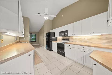 Kitchen - 3806 Duffer Rd, Sebring, FL 33872 photo 2 of 5