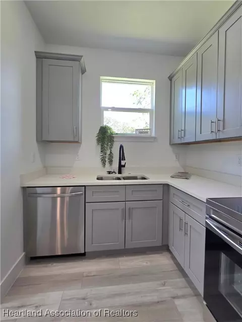 Kitchen - 5833 Longbow Dr, Sebring, FL 33876 photo 4 of 5