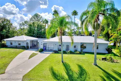 728 Lake Betty Dr, Lake Placid, FL 33852