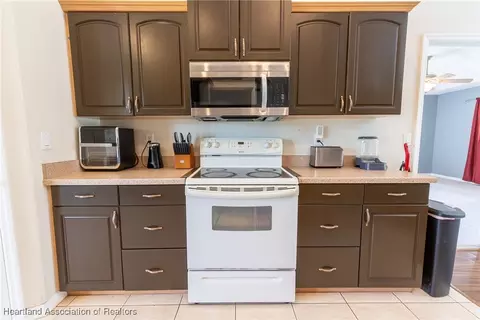 Kitchen - 3607 Westminster Road R, Sebring, FL 33875 photo 2 of 3