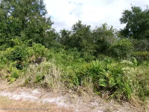 832 Memorial Dr, Sebring, FL 33870