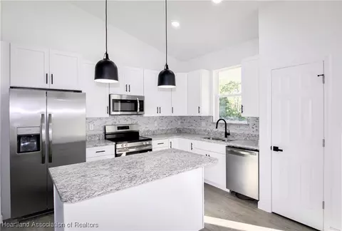 Kitchen - 1807 Azalea Ter, Sebring, FL 33875 photo 1 of 4