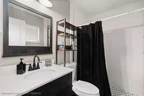 Bath - 1925 Elf Dr, Sebring, FL 33875 photo 2 of 2