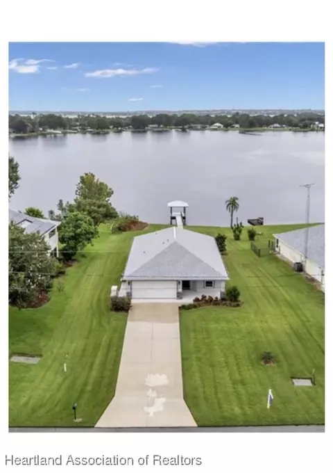 671 Lake August Dr, Lake Placid, FL 33852