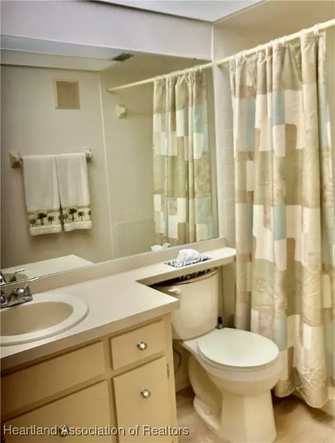 Bath - 3841 Edgewater Dr, Sebring, FL 33872 photo 2 of 3