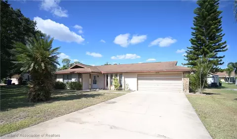 203 Lark Ave, Sebring, FL 33870