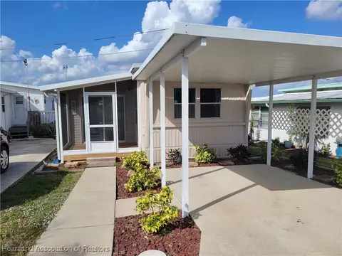 27 Lake Gardens Dr, Lake Placid, FL 33852