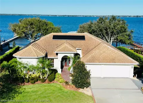 560 Sunset Pointe Dr, Lake Placid, FL 33852