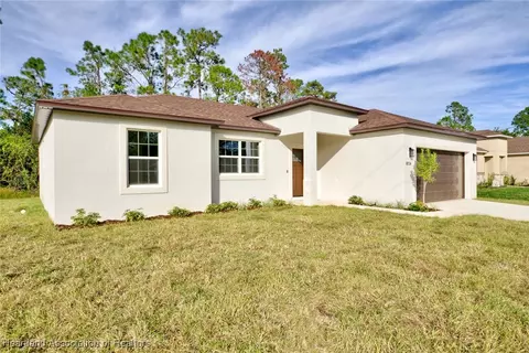 8724 Capilla St, Sebring, FL 33872 photo 2