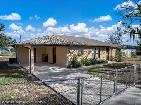 1554 N Oak Park Ave, Avon Park, FL 33825