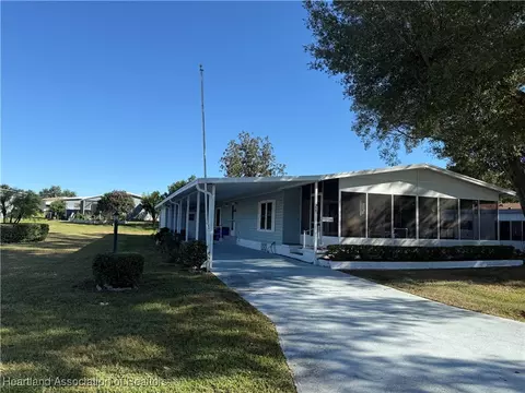 27 Venetian Pkwy, Lake Placid, FL 33852