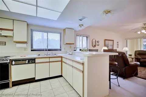 Kitchen - 5435 Casablanca Circle M1, Sebring, FL 33870 photo 4 of 4