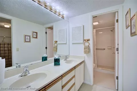 Bath - 5435 Casablanca Circle M1, Sebring, FL 33870 photo 3 of 5