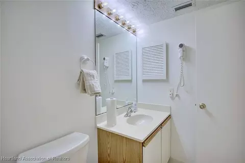 Bath - 5435 Casablanca Circle M1, Sebring, FL 33870 photo 2 of 5