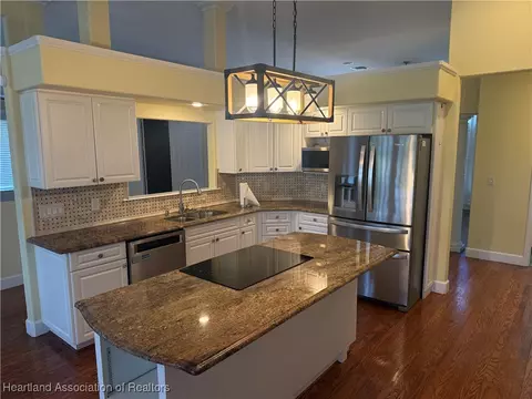 Kitchen - 5000 Strafford Oaks Dr, Sebring, FL 33875 photo 3 of 4