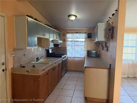 Kitchen - 4328 E Main St, Wauchula, FL 33873 photo 1 of 2