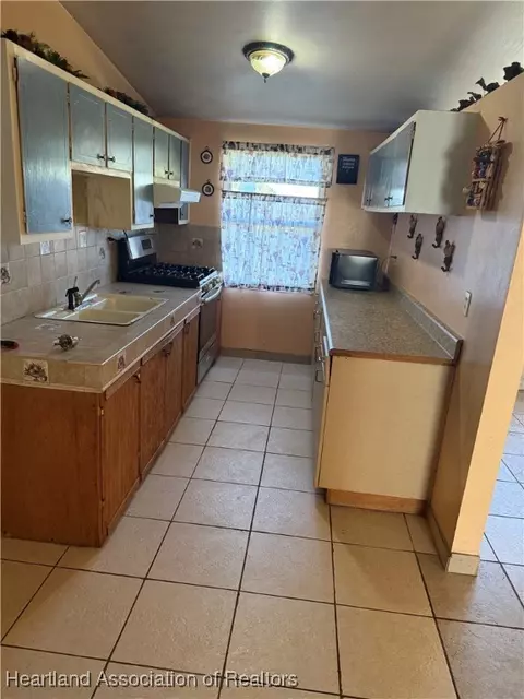 Kitchen - 4328 E Main St, Wauchula, FL 33873 photo 2 of 2