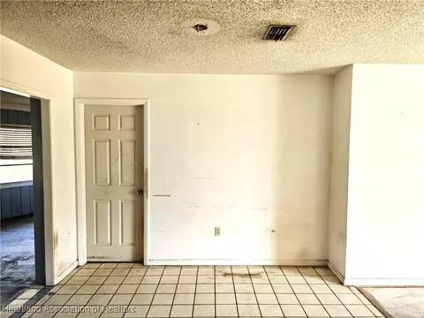 Living - 115 Tortoise Rd, Sebring, FL 33876 photo 2 of 5