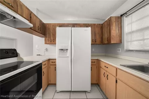 Kitchen - 4107 Ramiro St, Sebring, FL 33870 photo 2 of 5