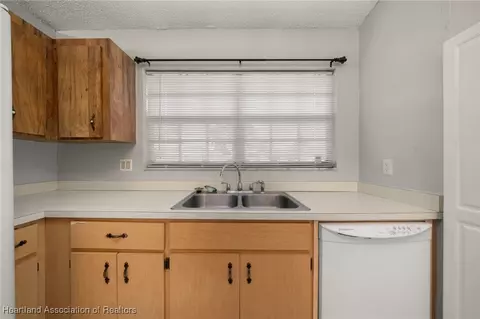 Kitchen - 4107 Ramiro St, Sebring, FL 33870 photo 3 of 5