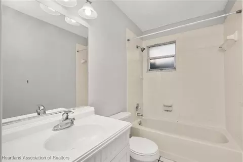 Bath - 4107 Ramiro St, Sebring, FL 33870 photo 2 of 4