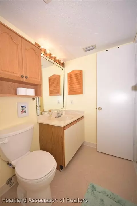 Bath - 4941 Casablanca Circle I1, Sebring, FL 33870 photo 4 of 5