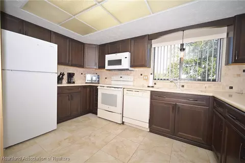 Kitchen - 4941 Casablanca Circle I1, Sebring, FL 33870 photo 2 of 3