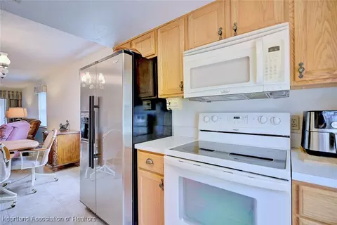 Kitchen - 1815 Key Lake Dr, Sebring, FL 33875 photo 3 of 4