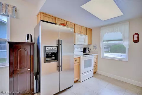 Kitchen - 1815 Key Lake Dr, Sebring, FL 33875 photo 2 of 4